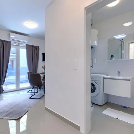 Amra 5 By Interhome Πόρετς