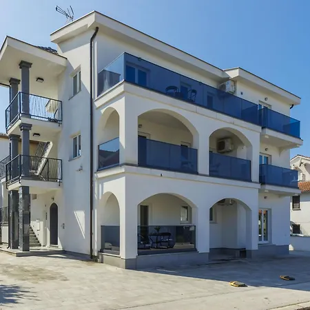 Amra 5 By Interhome *