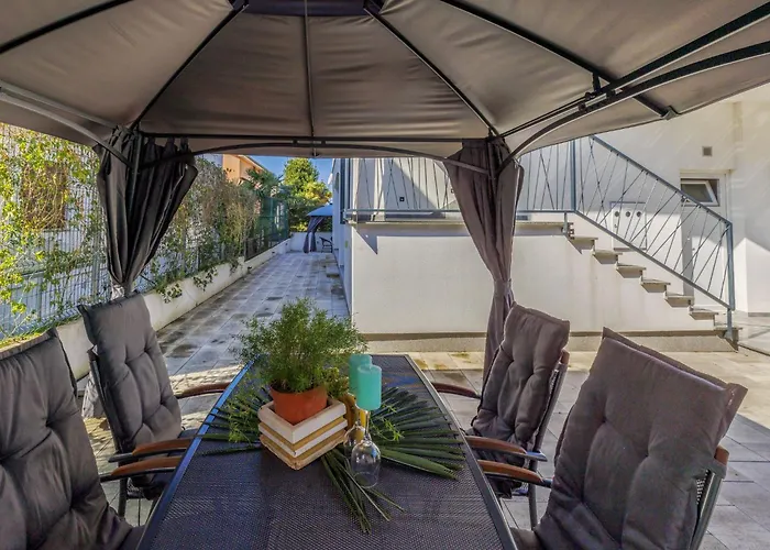 Amra 5 By Interhome 포레치