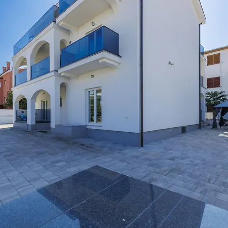Amra 5 By Interhome Apartman *